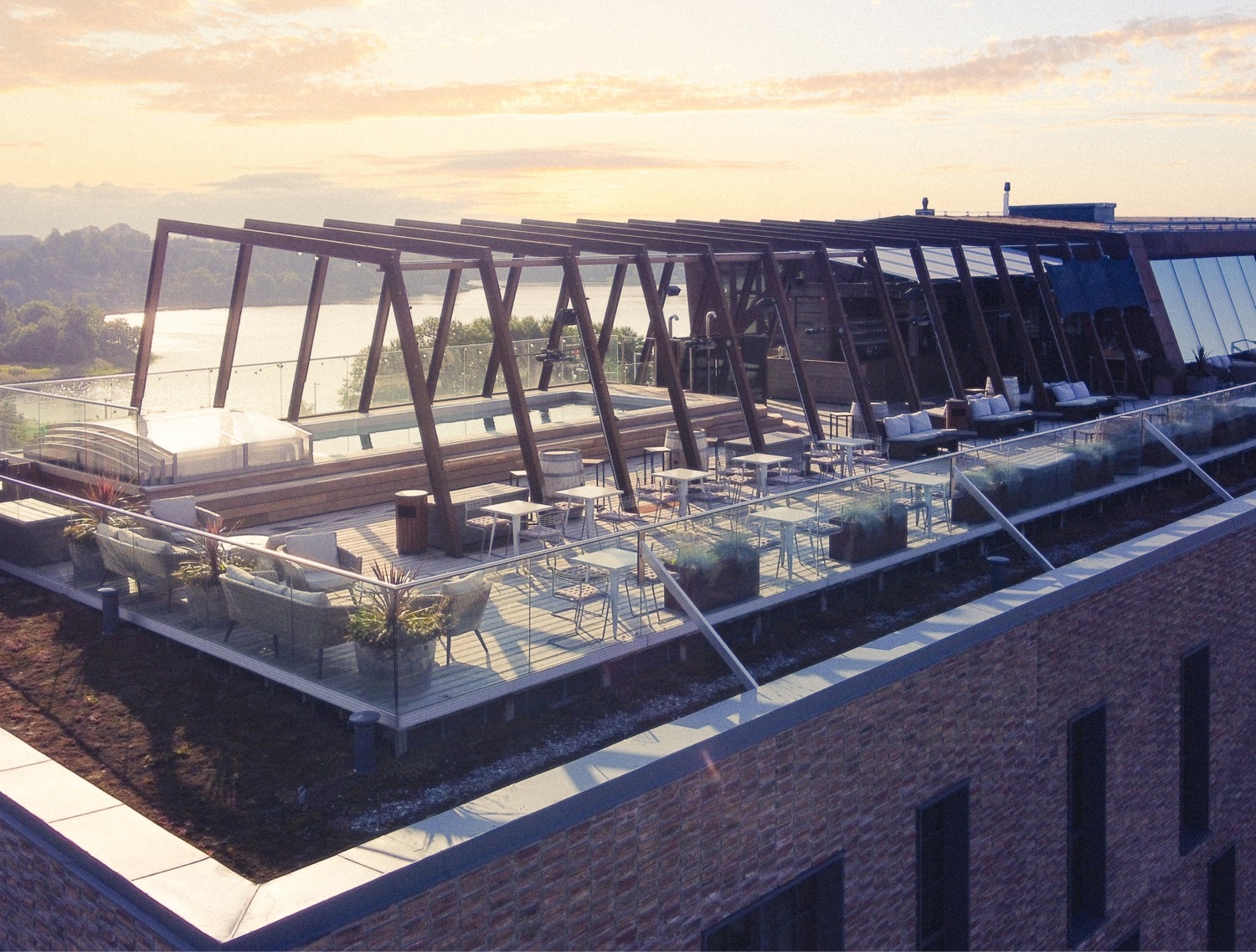 Takpoolen på The Winery Hotel